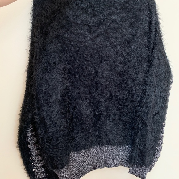 Fuzzy black sweater - Picture 4 of 4
